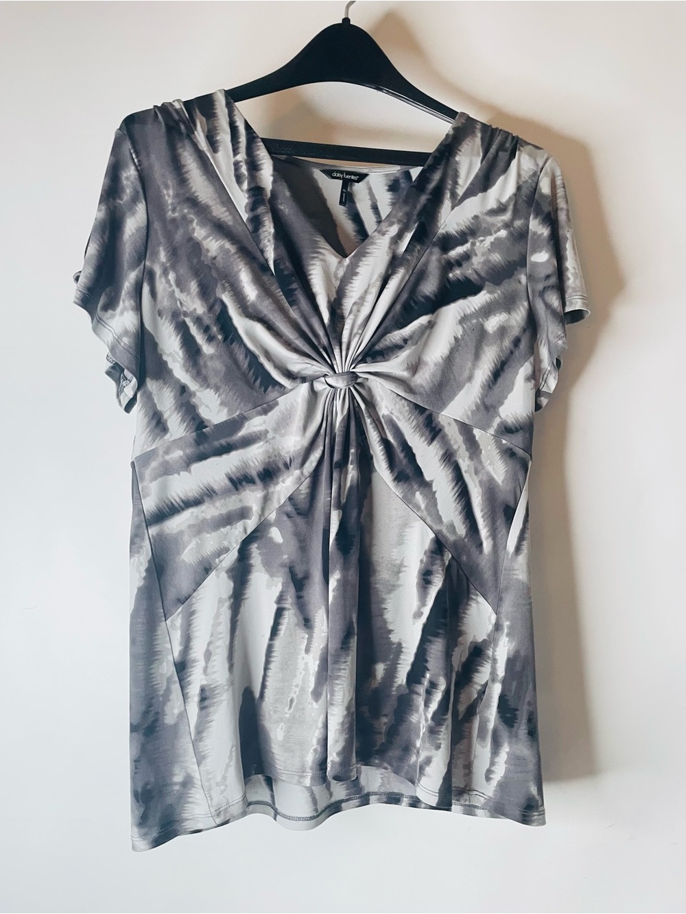 Daisy Fuentes Gray Tie-Knot Short Sleeve Top